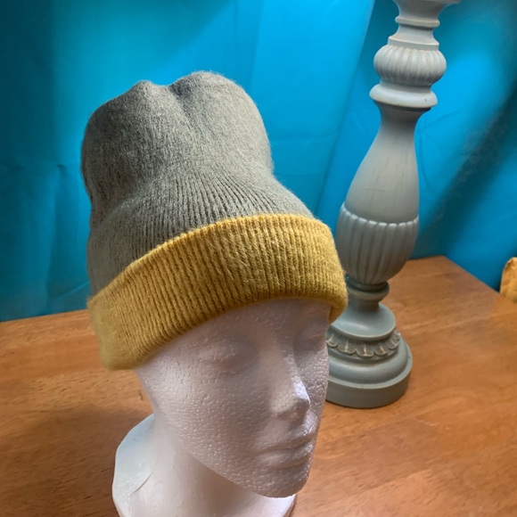 New Beanie Hat. Soft Olive Soft Mustard. Reversible/Two Hats in One. Andean. - Picture 6 of 7